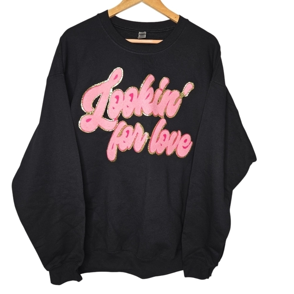 Womens Black Pink Chenille Patch Lookin For Love Crewneck Sweatshirt Size XL